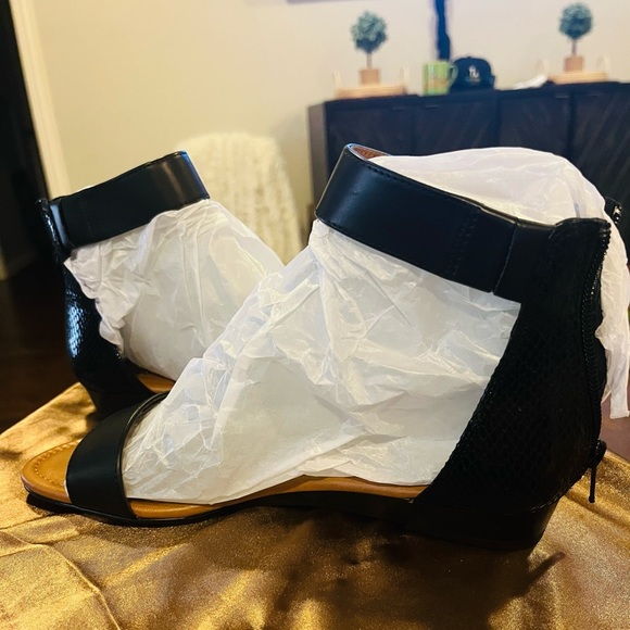 Cosmopolitan Shoes - Cosmopolitan black snake wedge shoes